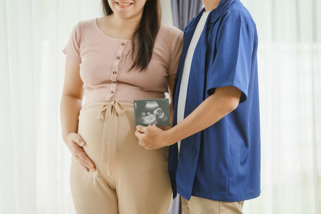 Expectant parents attending an antenatal class together to prepare for childbirth.