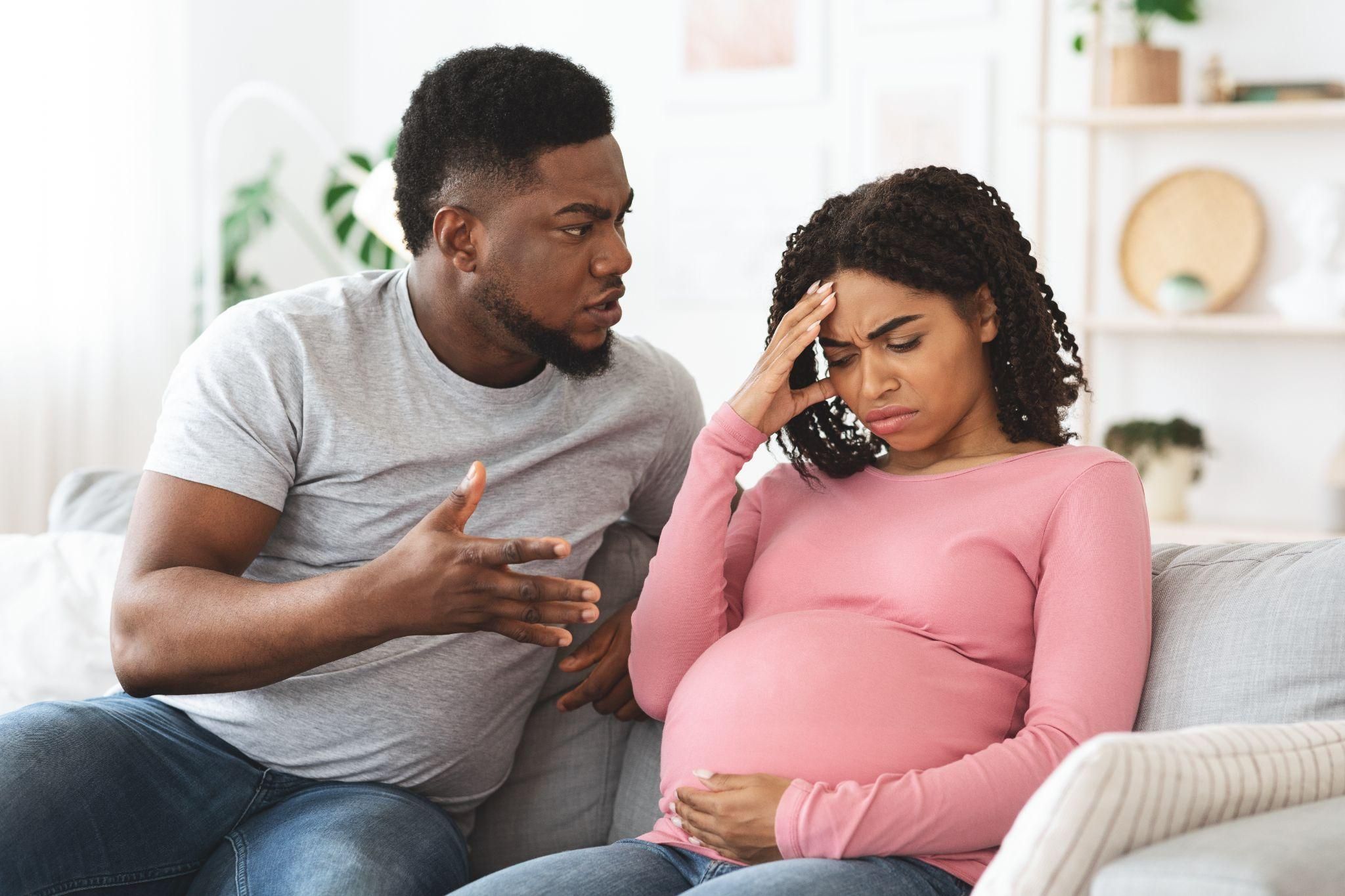 Pregnant woman and her partner arguing during pregnancy.