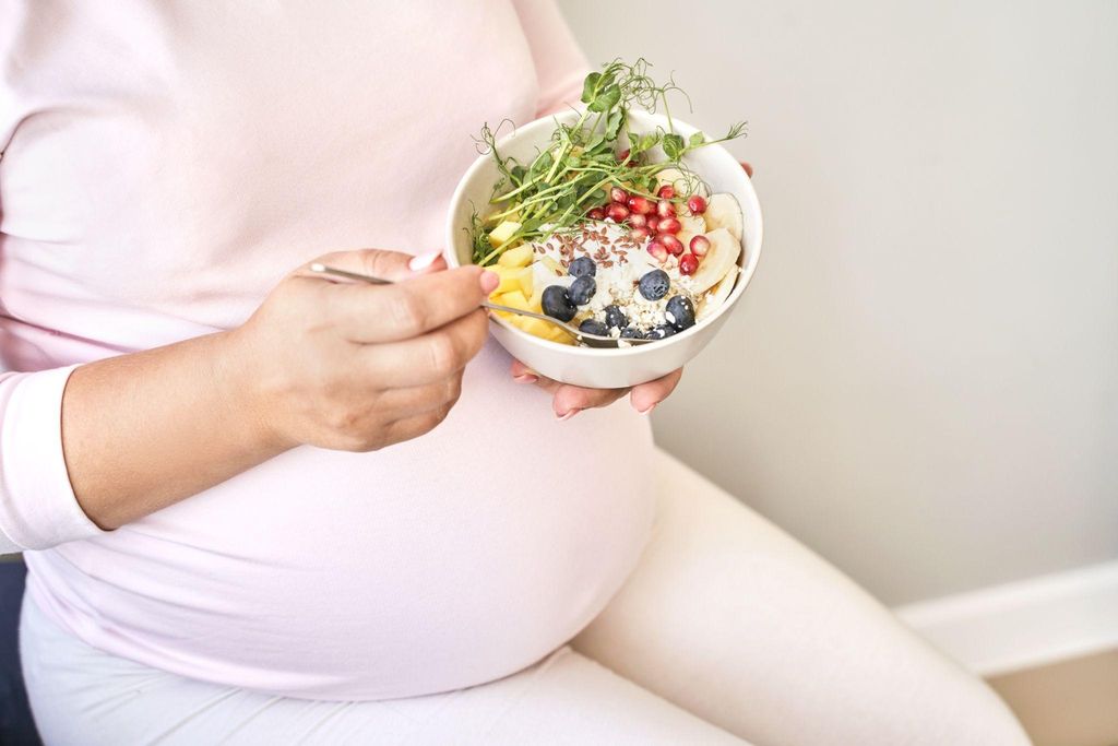 Healthy pregnancy meal with vegetables and whole grains.