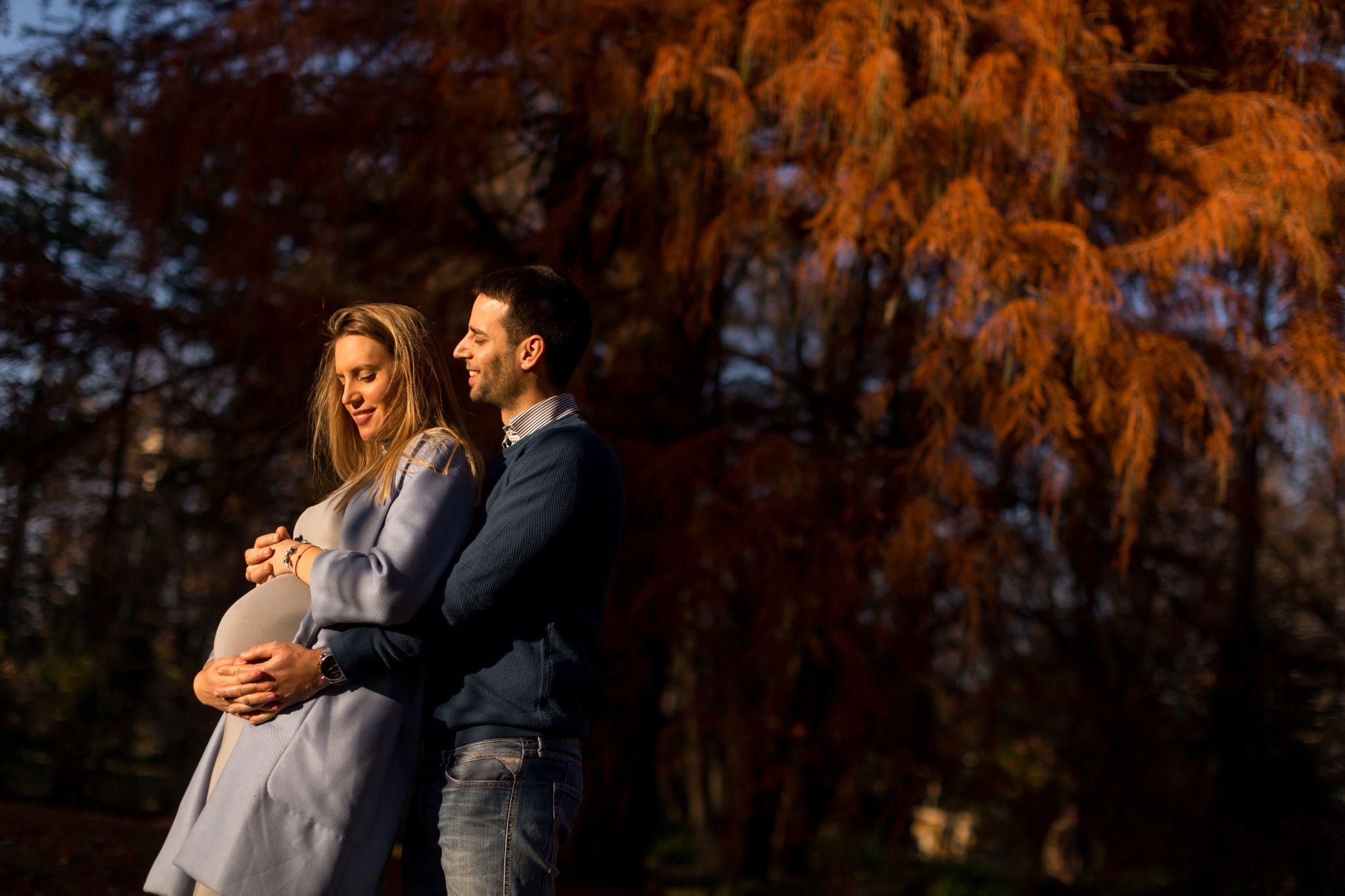 Pregnant woman with partner in London.