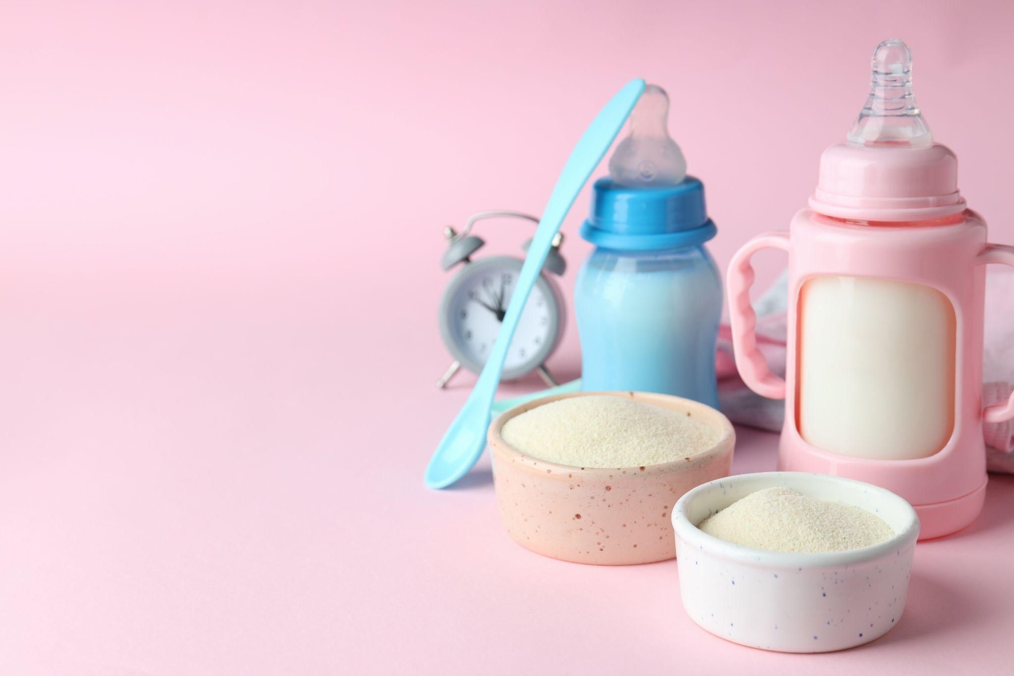 Various baby formula milk options for newborns displayed on a counter.