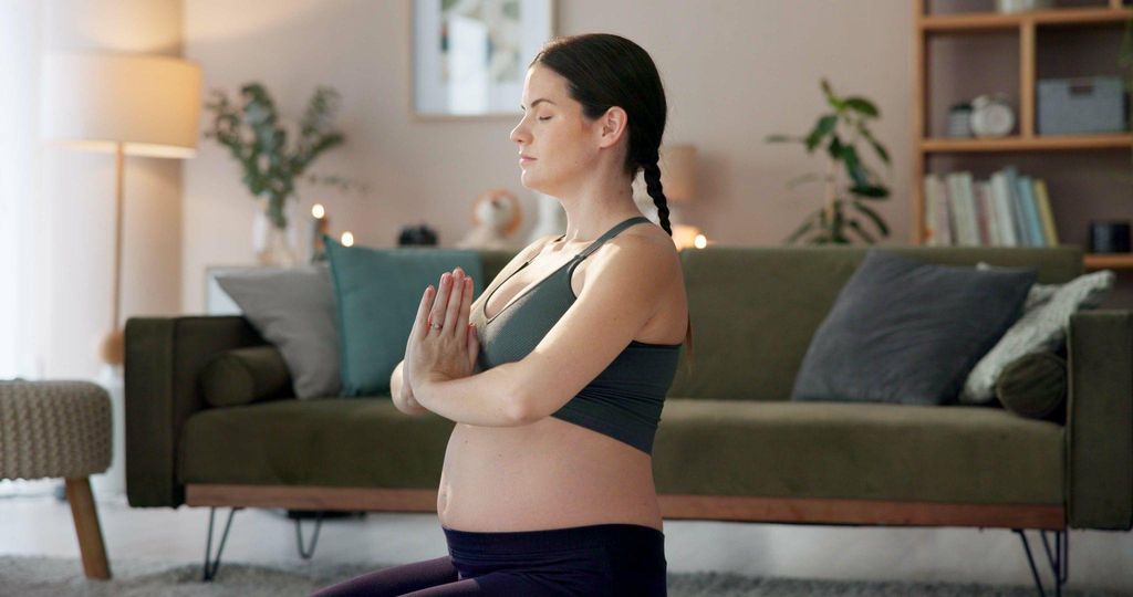 Pregnant woman practicing yoga to improve circulation during pregnancy.