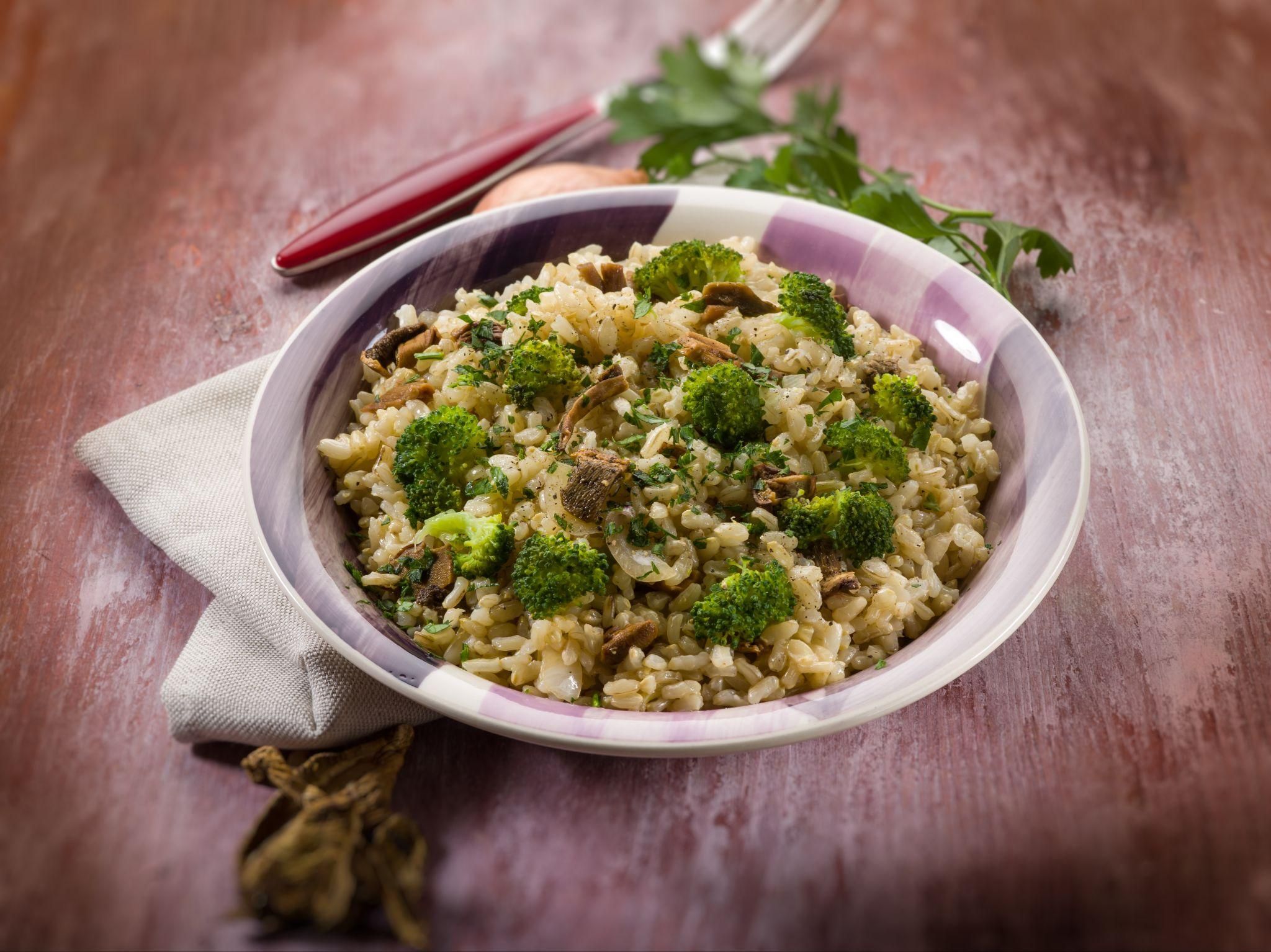 Healthy pregnancy meal with vegetables and whole grains.