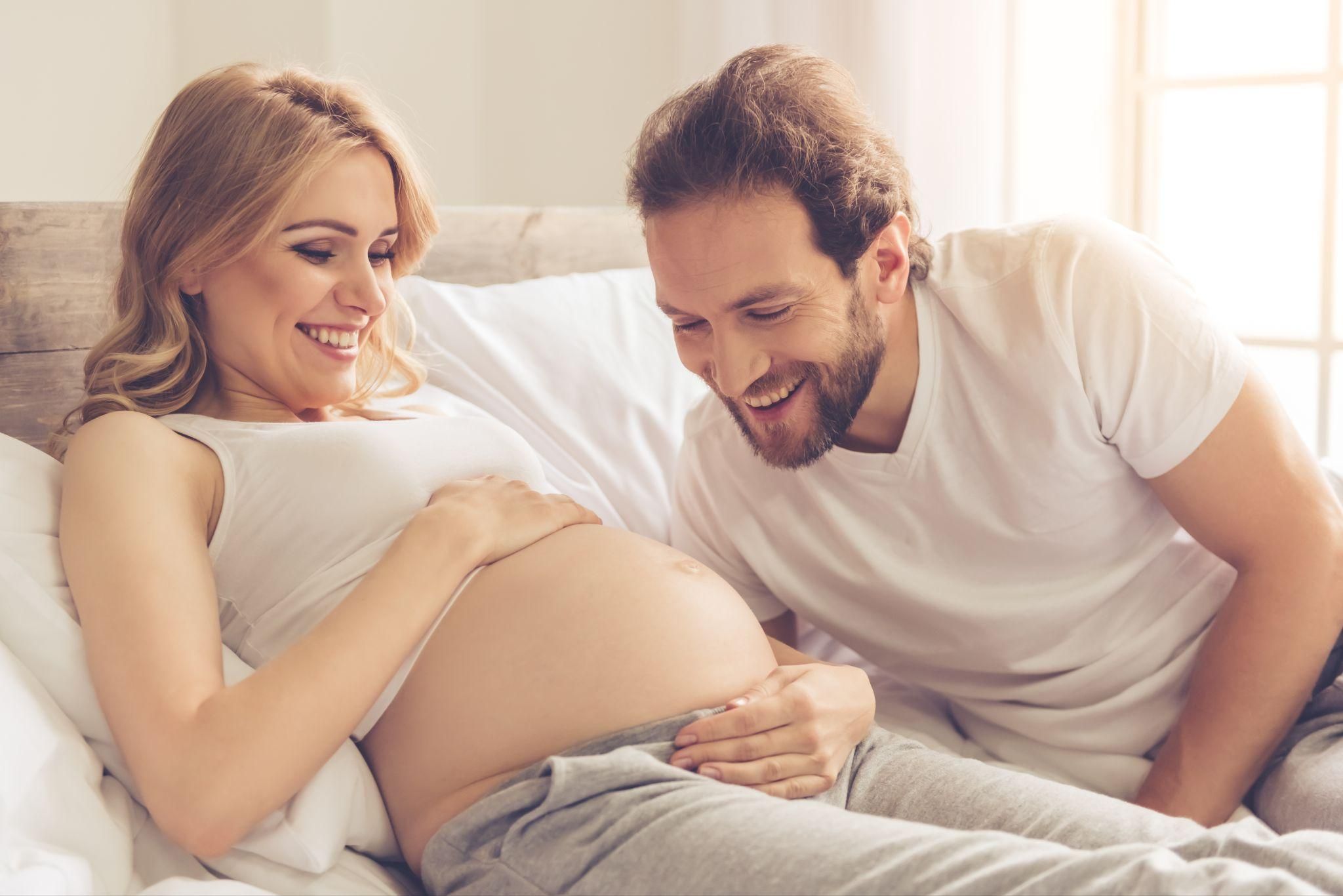 A celebrity couple talk to the bump together during pregnancy.