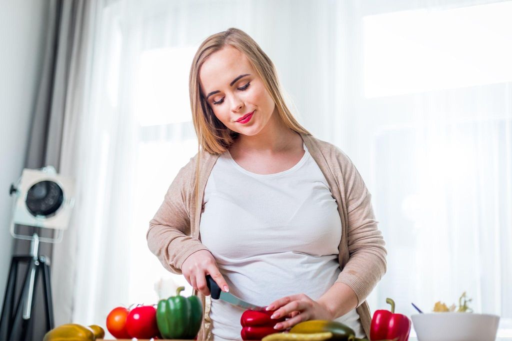 Pregnant woman managing food aversions with a healthy meal.