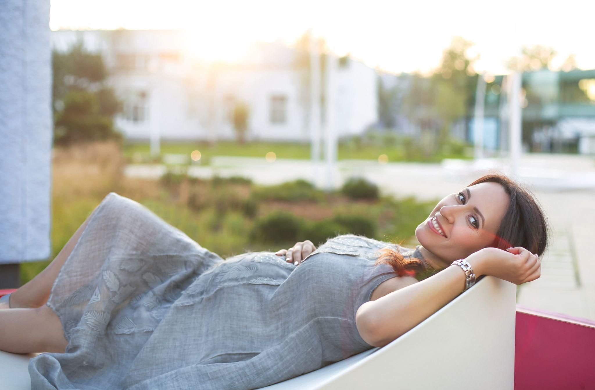 Pregnant woman relaxing in bed during the second trimester, coping with fatigue.