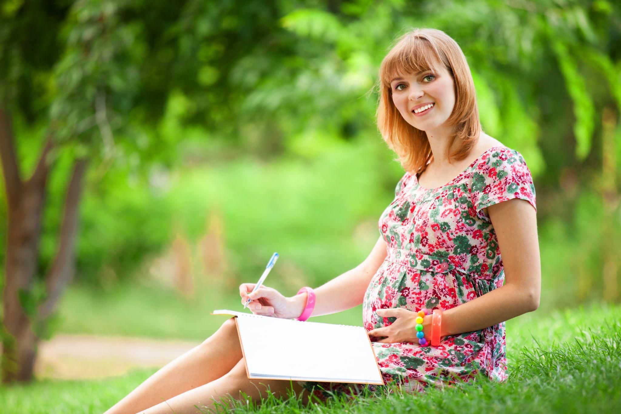 Expectant parent learning practical techniques for labour and delivery in an outdoor antenatal education session.