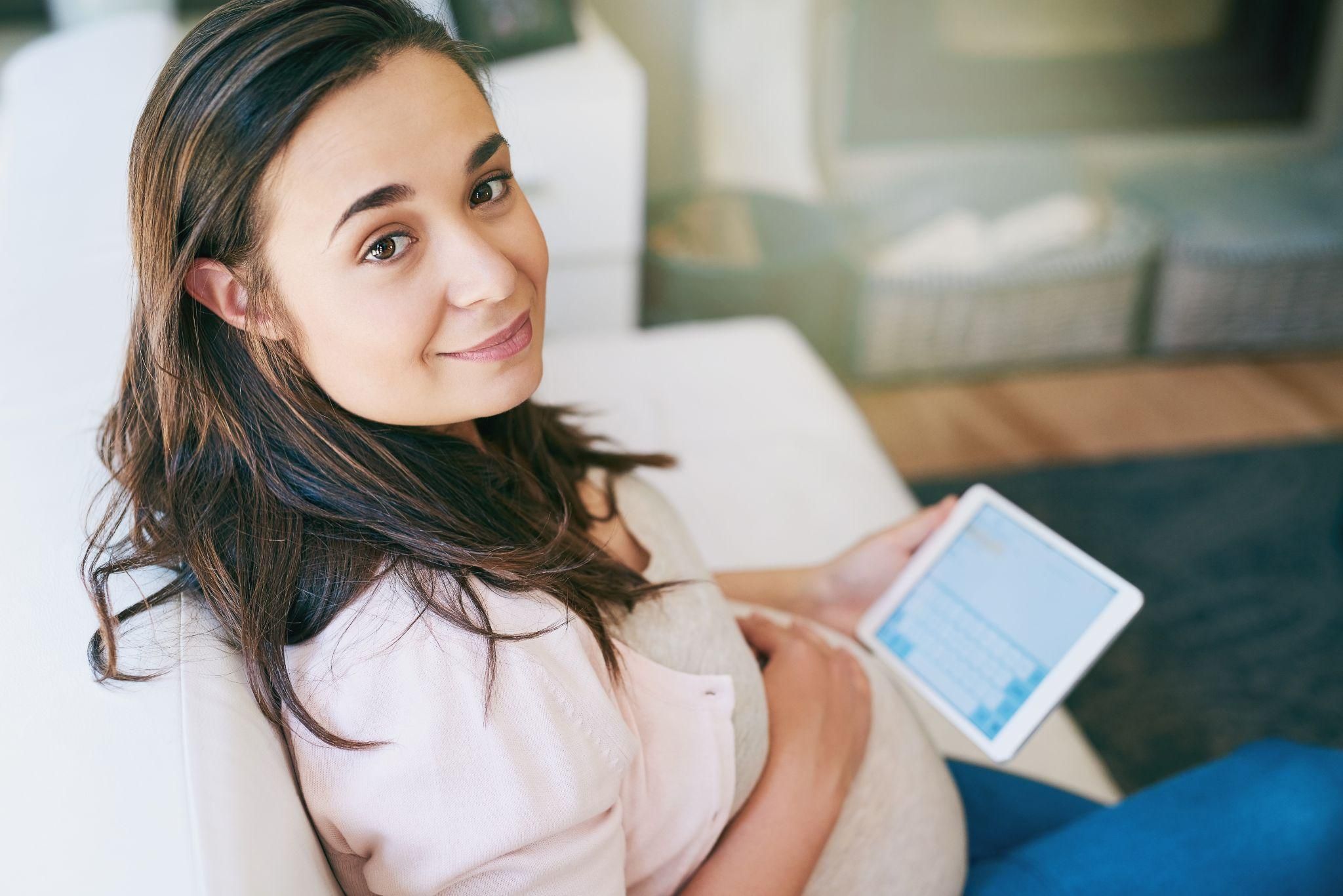 Expectant parent streaming online antenatal classes to prepare for labour, birth, and postpartum recovery.