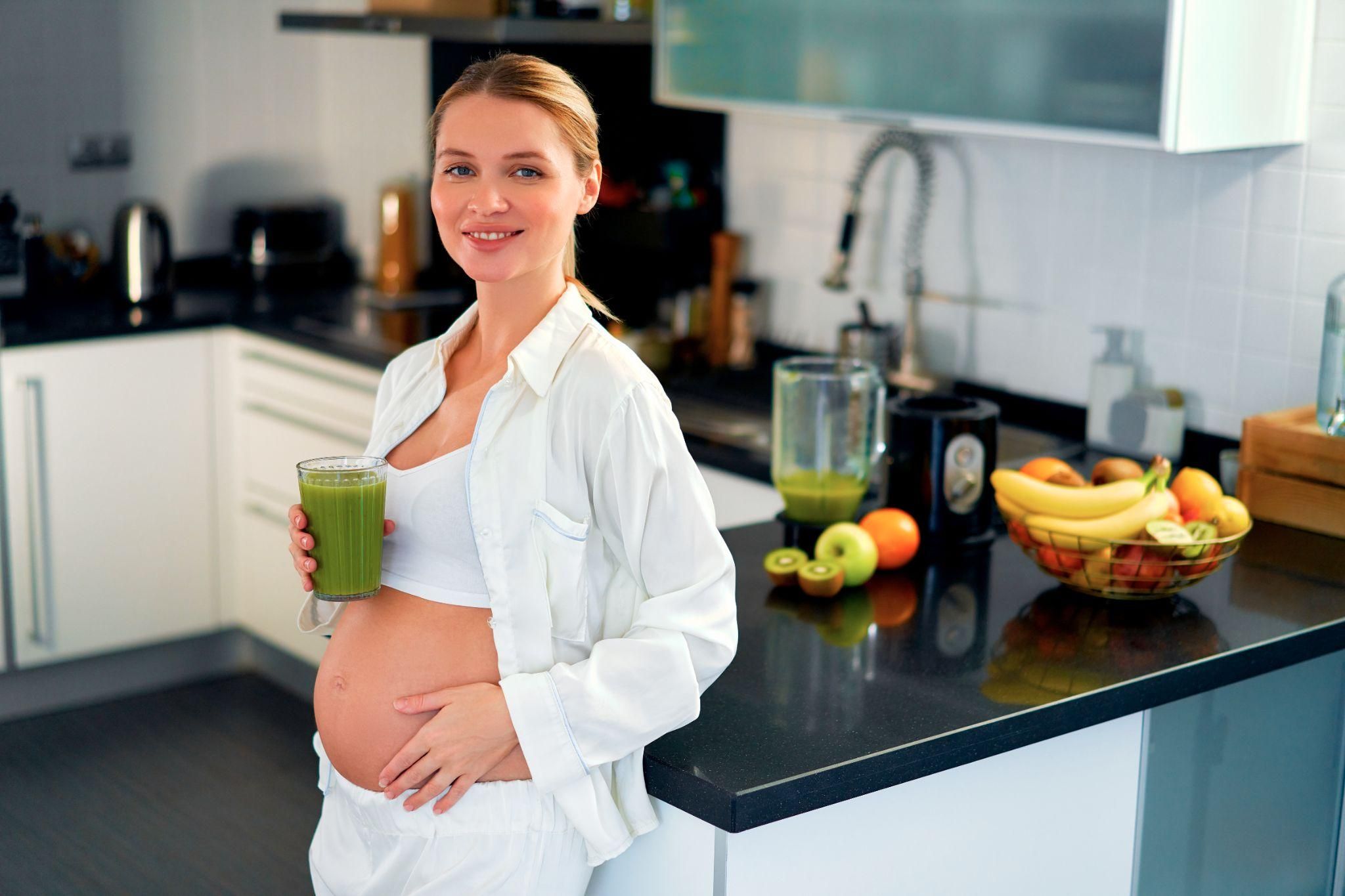 A colourful display of folic acid sources such as spinach, oranges, and fortified cereals.