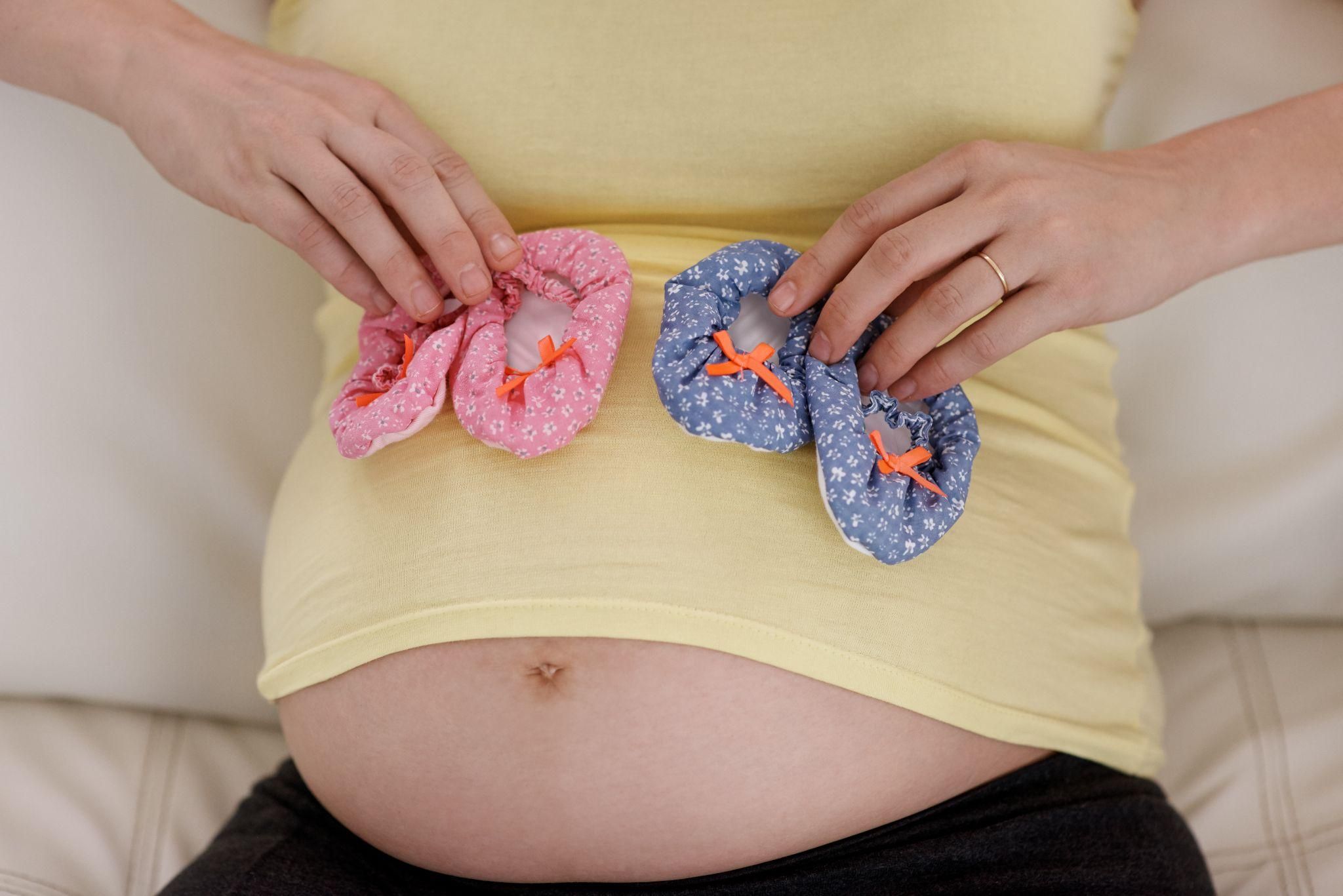 Expectant parents of twins or triplets preparing for labour and delivery.